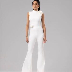 Chic White Sleeveless Jumpsuit